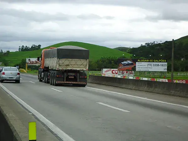 Painel Rodoviário e Front Light Rodovia Presidente Dutra BR-116 - 17